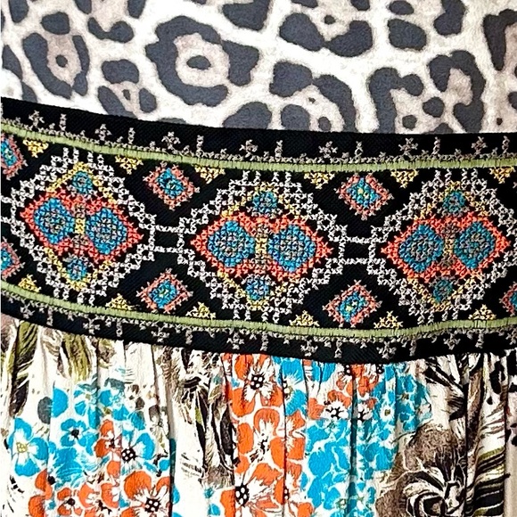 NWT Chic animal print flowy blouse by Sharon Young. Size medium. NEW - Picture 5 of 7